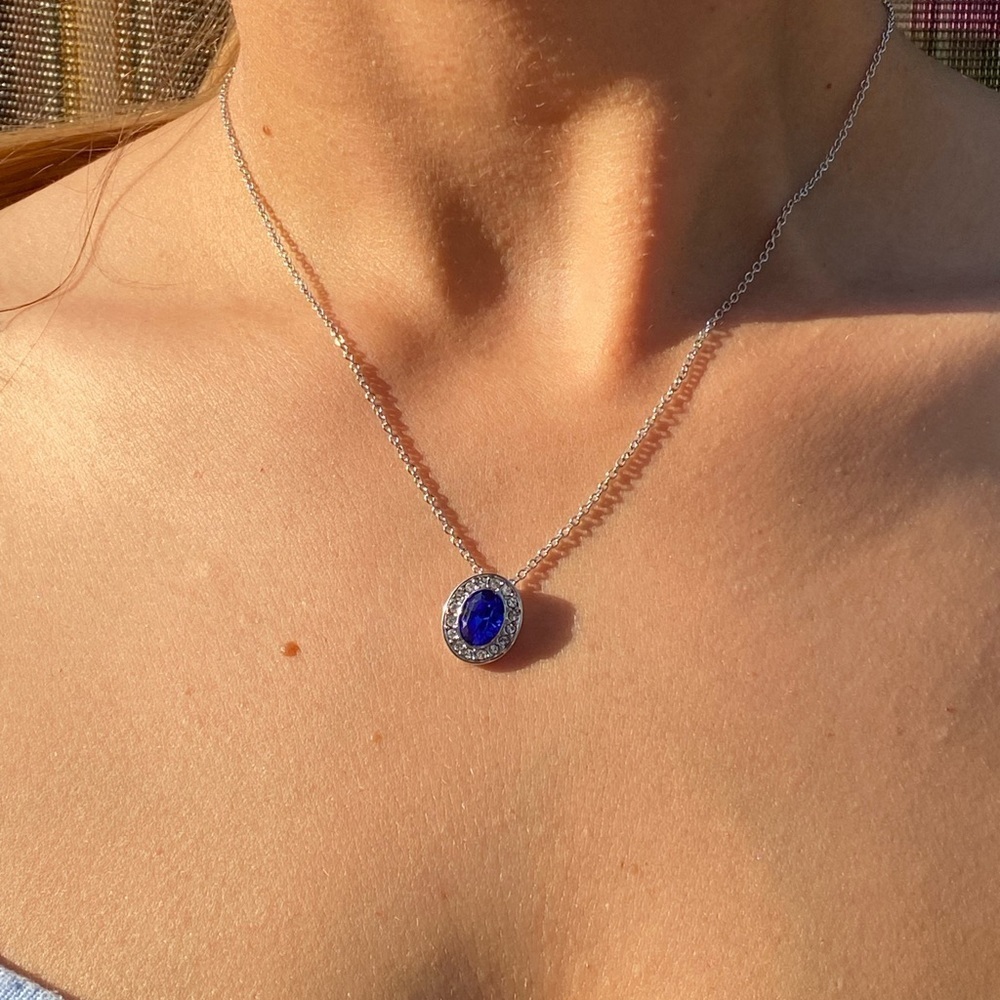 BEAUTIFUL SWAROVSKI blue and clear crystal silver tone necklace